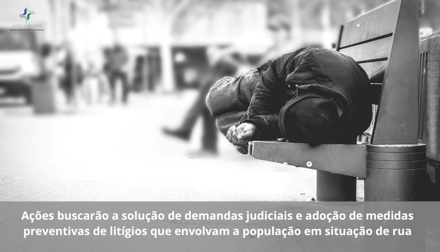 Foto em preto e branco mostra morador de rua dormindo em banco 