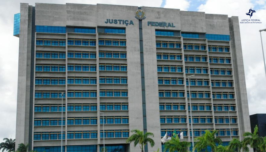 Foto da fachada do edifício-sede da JFPE
